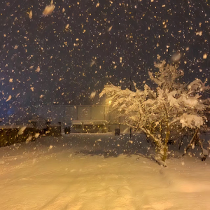 Dave的《不知道你是喜欢晴天还是雨天》歌词